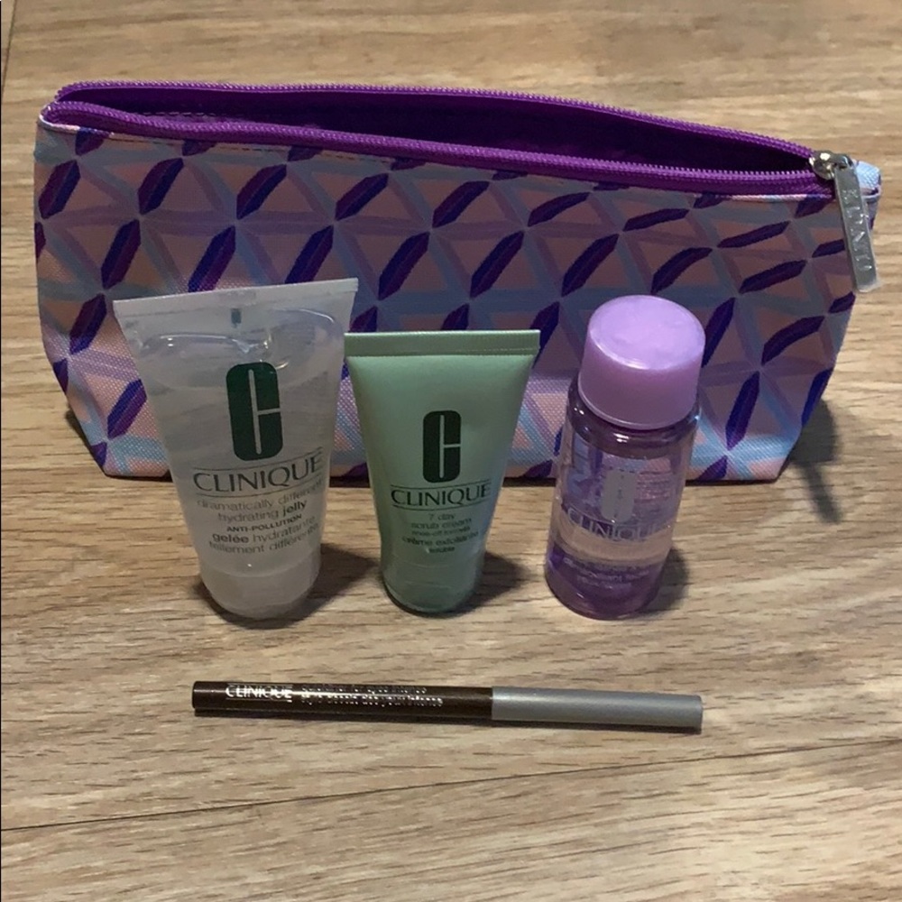 Clinique cosmetics bag with product *New! Unused*